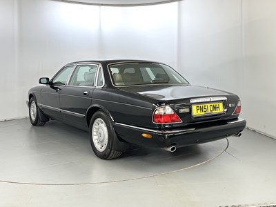 Lot 65 - 2001 Daimler V8 LWB