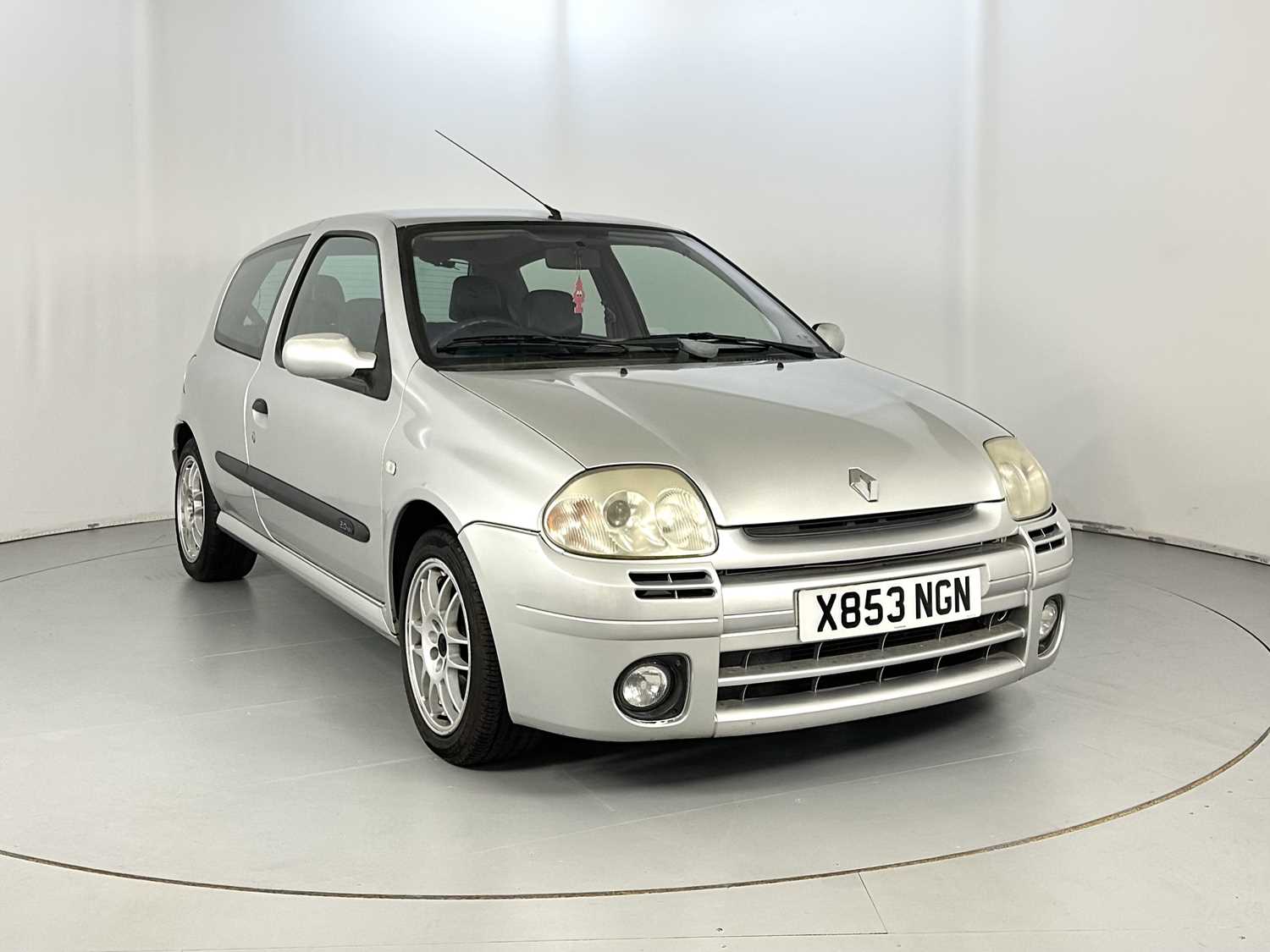 Lot 49 - 2000 Renault Clio 172