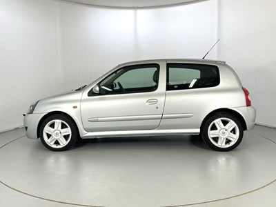 Lot 94 - 2003 Renault Clio 172