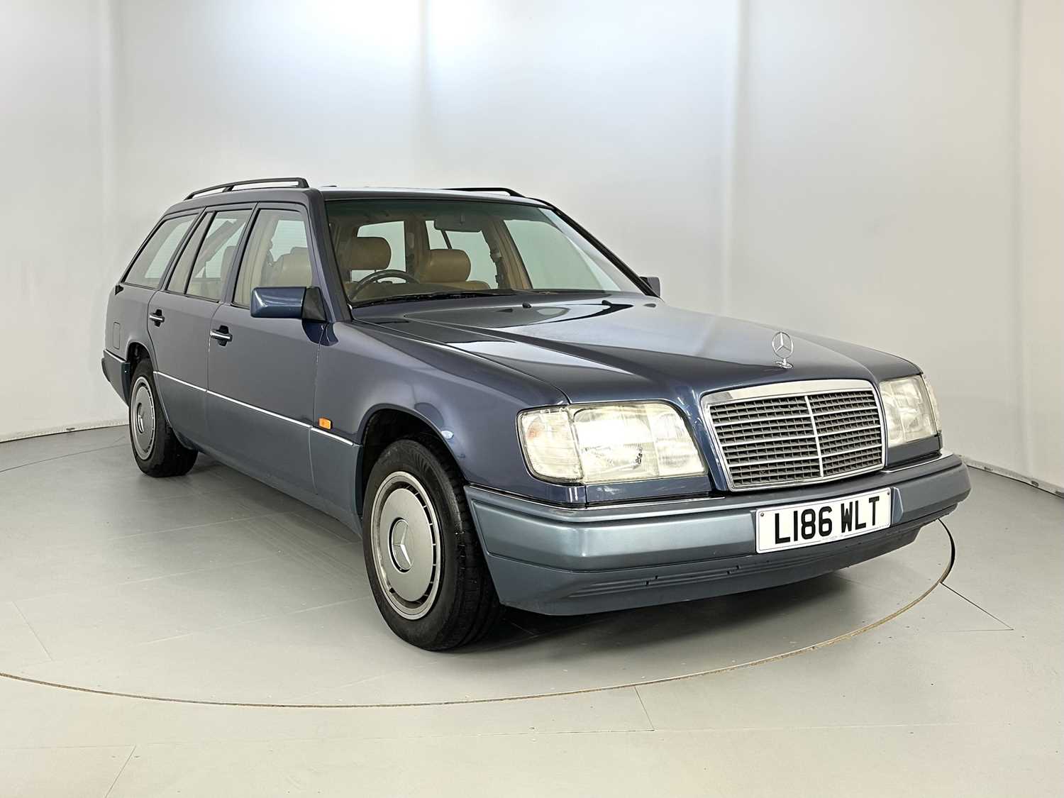 Lot 31 - 1994 Mercedes-Benz E280