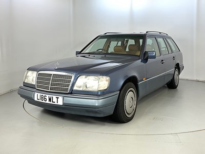 Lot 31 - 1994 Mercedes-Benz E280