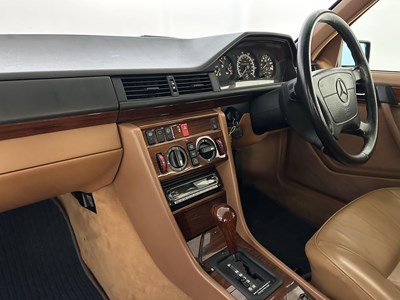 Lot 31 - 1994 Mercedes-Benz E280