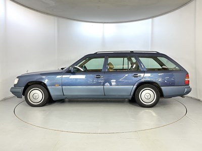 Lot 31 - 1994 Mercedes-Benz E280