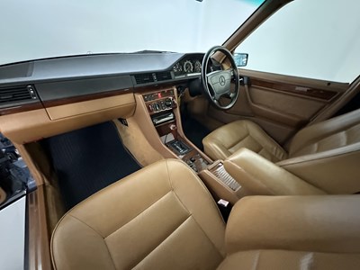 Lot 31 - 1994 Mercedes-Benz E280