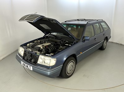 Lot 31 - 1994 Mercedes-Benz E280