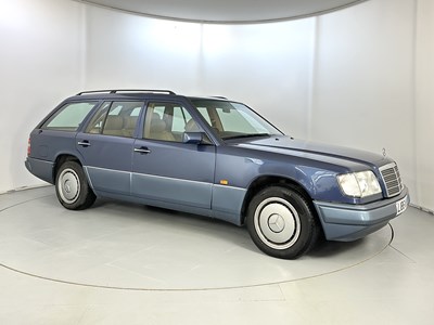 Lot 31 - 1994 Mercedes-Benz E280