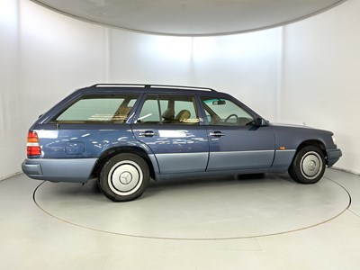 Lot 31 - 1994 Mercedes-Benz E280