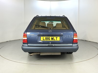 Lot 31 - 1994 Mercedes-Benz E280