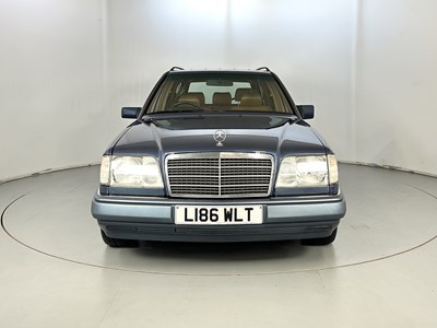 Lot 31 - 1994 Mercedes-Benz E280