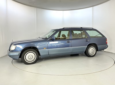 Lot 31 - 1994 Mercedes-Benz E280