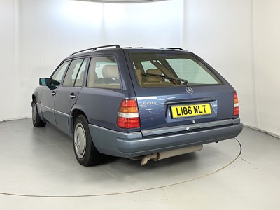 Lot 31 - 1994 Mercedes-Benz E280