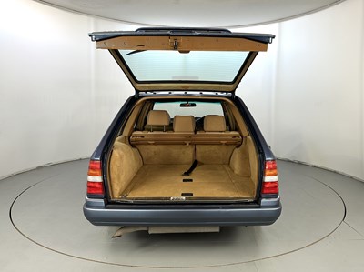 Lot 31 - 1994 Mercedes-Benz E280