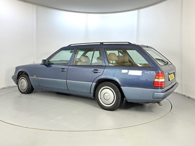 Lot 31 - 1994 Mercedes-Benz E280