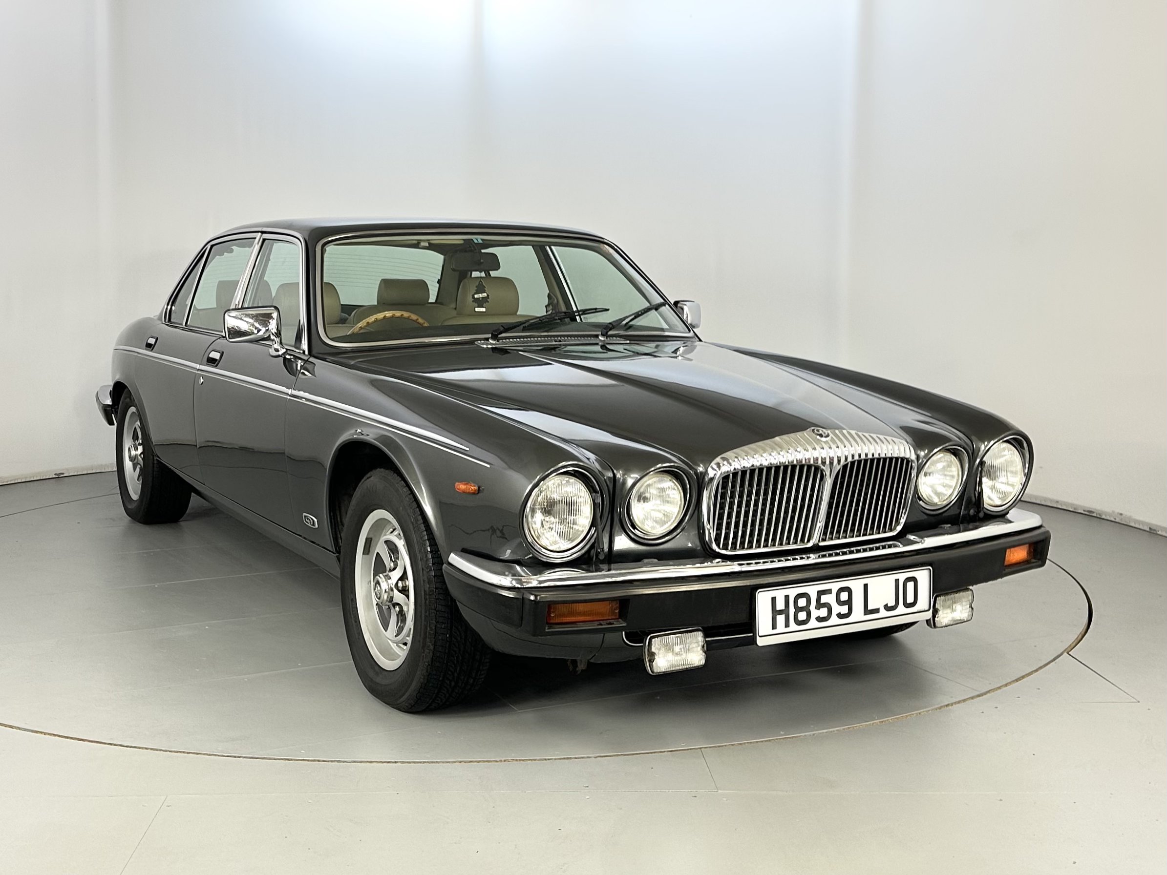 ヘルグヴァール　sec 1966-70 Ford Fairlane Viking Double Adjustable Rear