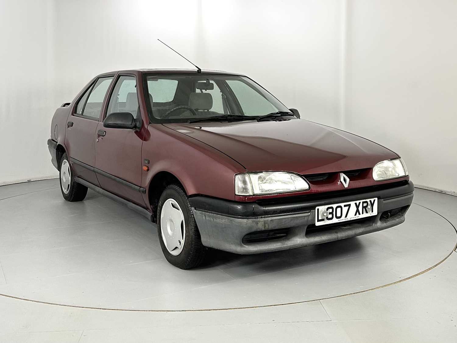 Lot 153 - 1993 Renault 19