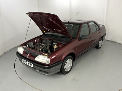 Lot 153 - 1993 Renault 19