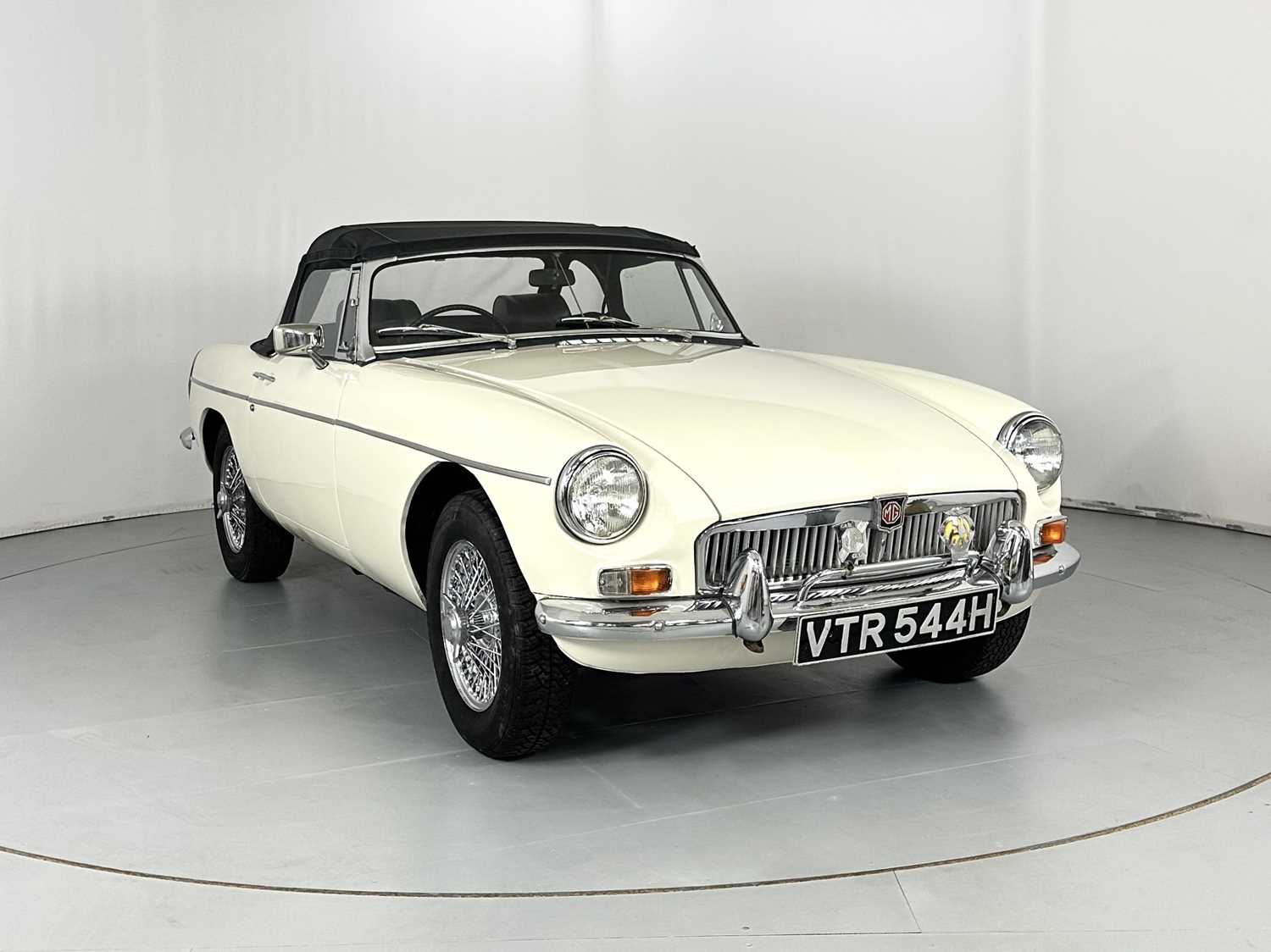 Lot 24 - 1970 MG B Roadster