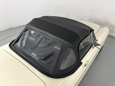 Lot 24 - 1970 MG B Roadster