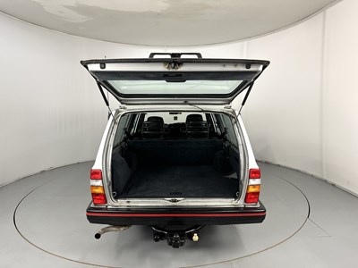 Lot 157 - 1990 Volvo 240 GLT