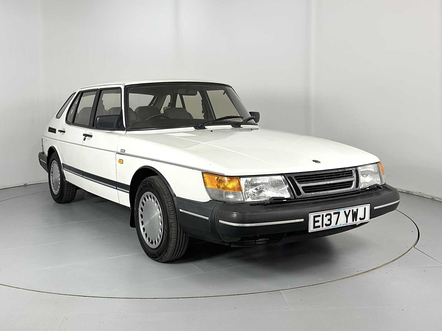 Lot 31 - 1988 Saab 900i