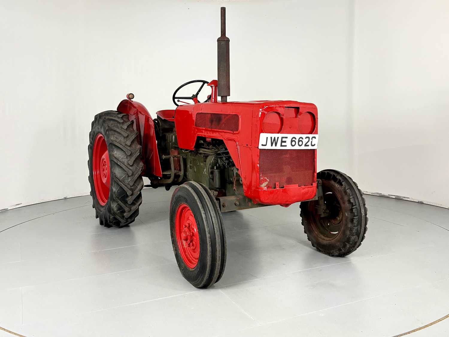Lot 12 - 1965 International Harvester B-414