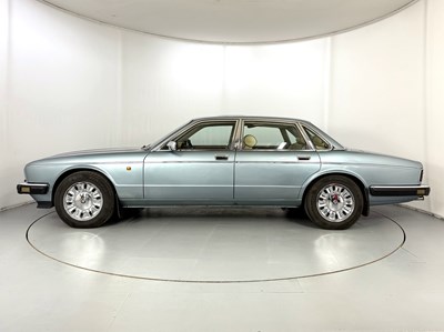 Lot 13 - 1991 Daimler 4.0