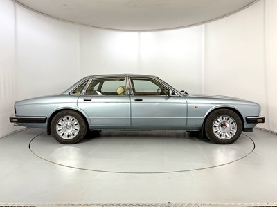 Lot 13 - 1991 Daimler 4.0