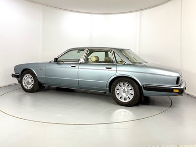 Lot 13 - 1991 Daimler 4.0