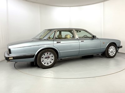 Lot 13 - 1991 Daimler 4.0