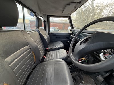 Lot 87 - 1993 Land Rover 90 - NO RESERVE