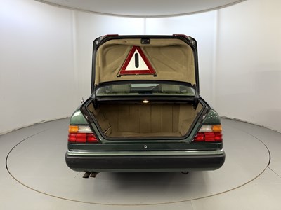 Lot 67 - 1991 Mercedes-Benz 300CE