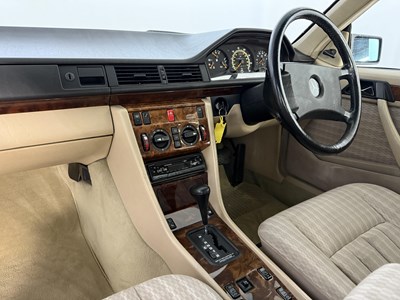 Lot 67 - 1991 Mercedes-Benz 300CE