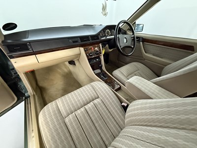 Lot 67 - 1991 Mercedes-Benz 300CE