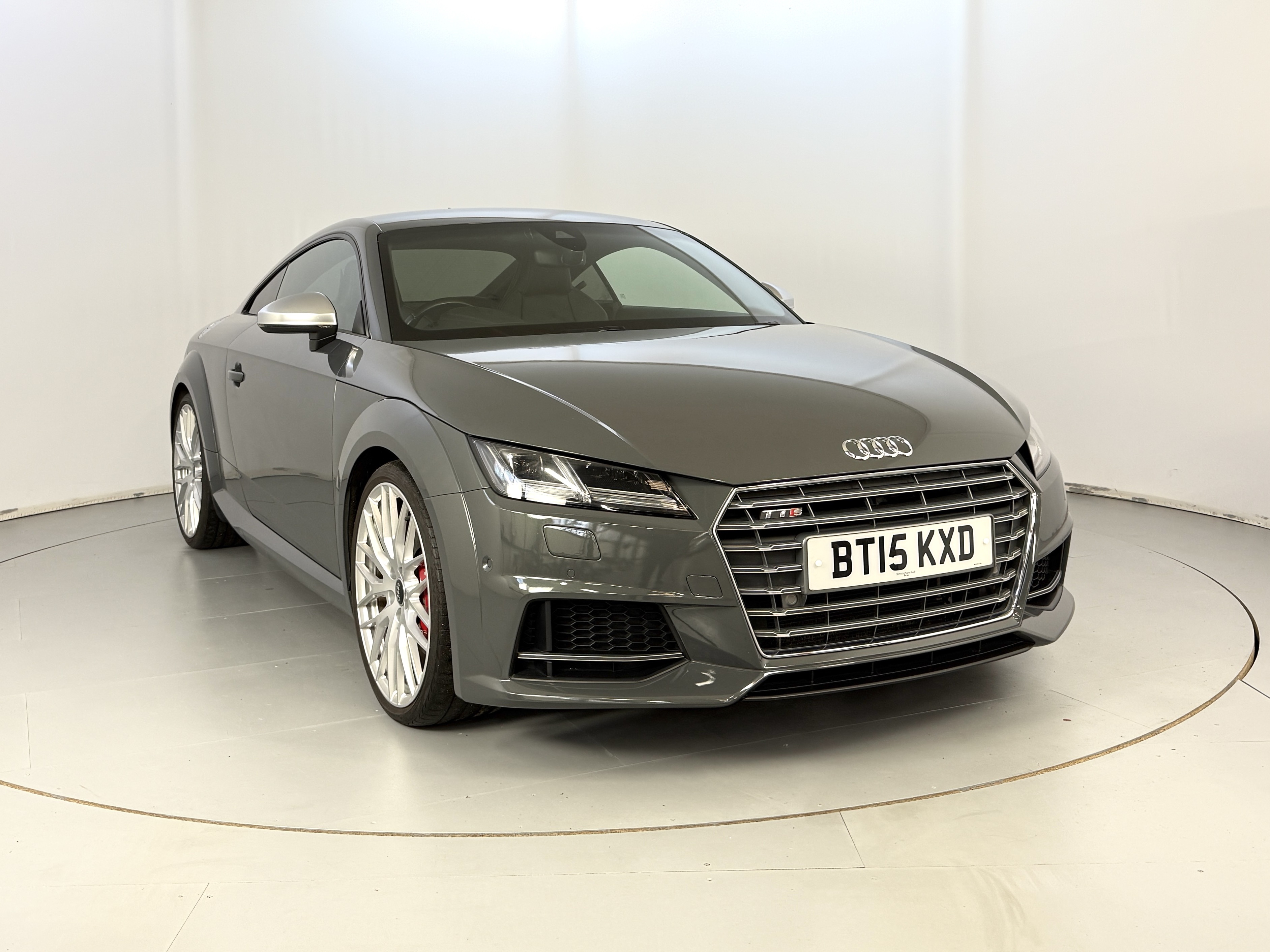 AUDI別注looks mart製 AUDI TTS Lot 117 - 2015 Audi TTS