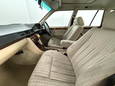 Lot 42 - 1990 Mercedes-Benz 300TE