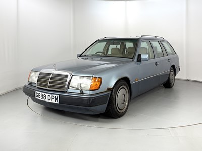 Lot 42 - 1990 Mercedes-Benz 300TE