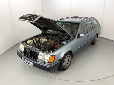 Lot 42 - 1990 Mercedes-Benz 300TE