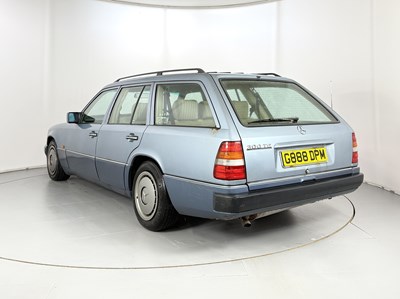 Lot 42 - 1990 Mercedes-Benz 300TE