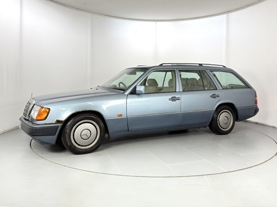 Lot 42 - 1990 Mercedes-Benz 300TE