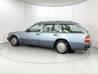 Lot 42 - 1990 Mercedes-Benz 300TE