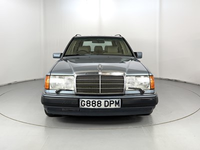 Lot 42 - 1990 Mercedes-Benz 300TE