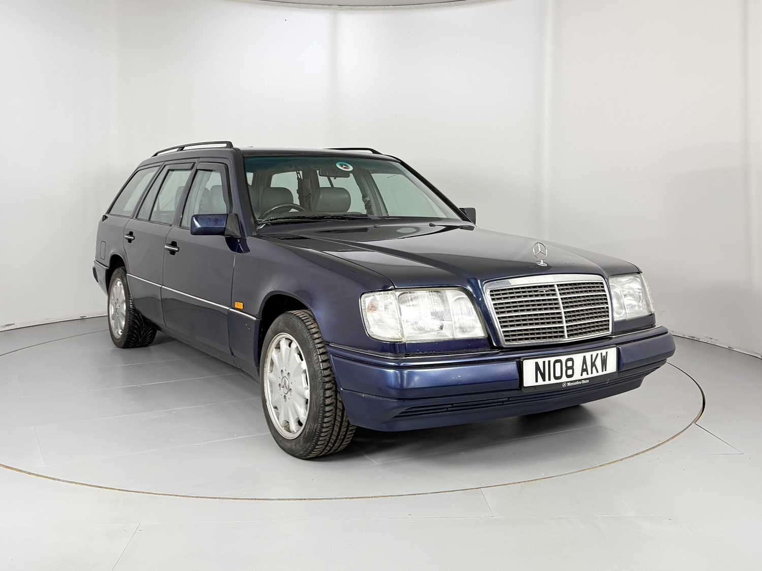 Lot 94 - 1995 Mercedes-Benz E220