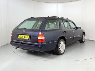 Lot 94 - 1995 Mercedes-Benz E220