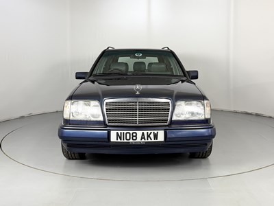 Lot 94 - 1995 Mercedes-Benz E220