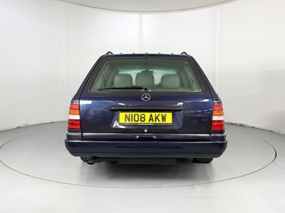 Lot 94 - 1995 Mercedes-Benz E220