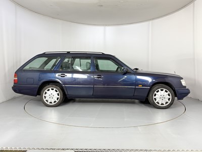 Lot 94 - 1995 Mercedes-Benz E220