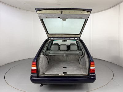 Lot 94 - 1995 Mercedes-Benz E220