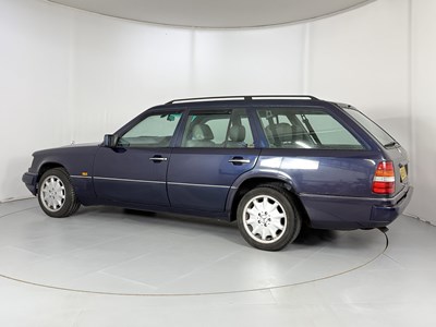 Lot 94 - 1995 Mercedes-Benz E220