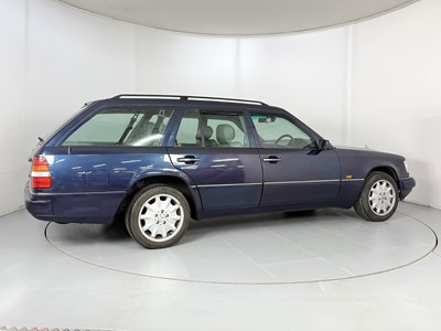 Lot 94 - 1995 Mercedes-Benz E220