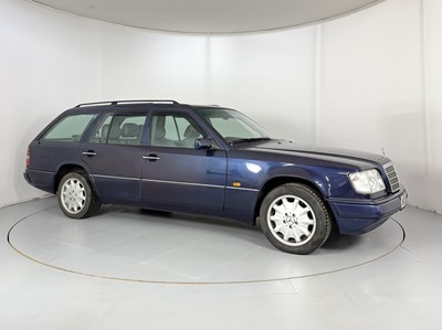 Lot 94 - 1995 Mercedes-Benz E220